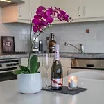 Luxury Penthouse With 3 Balconies -2 Bedrooms -petrus View