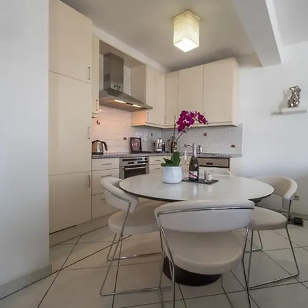 Luxury Penthouse With 3 Balconies -2 Bedrooms -petrus View