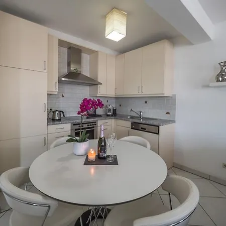 Apartment Luxury Penthouse With 3 Balconies -2 Bedrooms -petrus View & Parking *