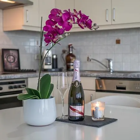 Luxury Penthouse With 3 Balconies -2 Bedrooms -petrus View & Parking