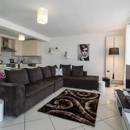 Luxury Penthouse With 3 Balconies -2 Bedrooms -petrus View & Parking *