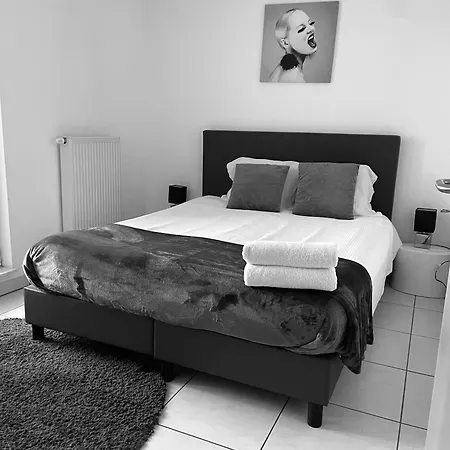 Luxury Penthouse With 3 Balconies -2 Bedrooms -petrus View & Parking Apartment *