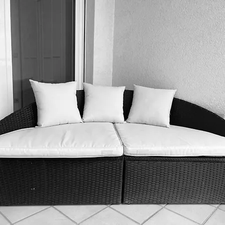Luxury Penthouse With 3 Balconies -2 Bedrooms -petrus View & Parking Apartment *