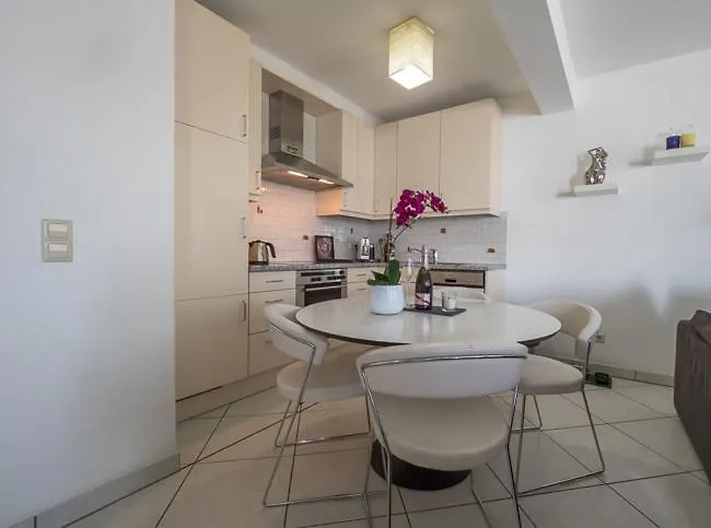 Luxury Penthouse With 3 Balconies -2 Bedrooms -petrus View