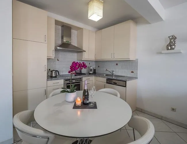 Apartament Luxury Penthouse With 3 Balconies -2 Bedrooms -petrus View *